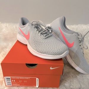 NIKE REVOLUTION 4 RUNNING SHOES
